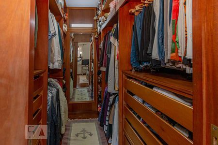 Casa à venda com 360m², 3 quartos e 8 vagas Casa à venda com 360m², 3 quartos e 8 vagasCloset da Suite 1