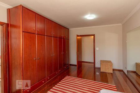 Casa à venda com 360m², 3 quartos e 8 vagas Casa à venda com 360m², 3 quartos e 8 vagasSuite 2