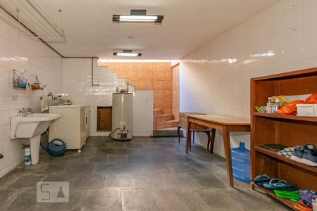 Casa à venda com 360m², 3 quartos e 8 vagas Casa à venda com 360m², 3 quartos e 8 vagasLavanderia