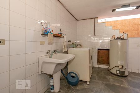 Casa à venda com 360m², 3 quartos e 8 vagas Casa à venda com 360m², 3 quartos e 8 vagasLavanderia