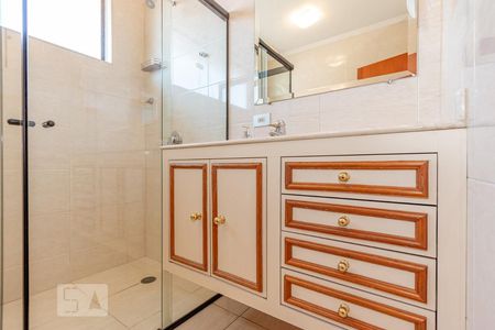 Casa à venda com 360m², 3 quartos e 8 vagas Casa à venda com 360m², 3 quartos e 8 vagasBanheiro da Suite 3