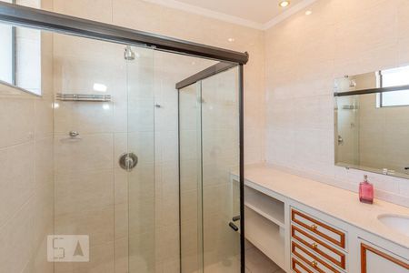 Casa à venda com 360m², 3 quartos e 8 vagas Casa à venda com 360m², 3 quartos e 8 vagasBanheiro da Suite 2