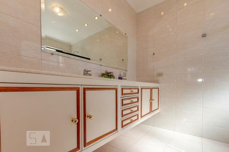 Casa à venda com 360m², 3 quartos e 8 vagas Casa à venda com 360m², 3 quartos e 8 vagasBanheiro da Suite 1