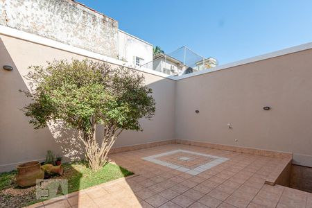 Casa à venda com 360m², 3 quartos e 8 vagas Casa à venda com 360m², 3 quartos e 8 vagasQuintal
