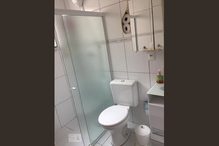 Banheiro de casa de condomínio à venda com 3 quartos, 110m² em Parque Fongaro, São Paulo