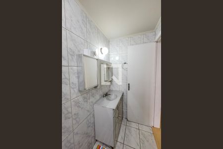 banheiro de apartamento à venda com 2 quartos, 70m² em Medianeira, Porto Alegre