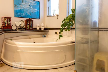 Casa de condomínio à venda com 420m², 5 quartos e 4 vagas Casa de condomínio à venda com 420m², 5 quartos e 4 vagasSuíte 1