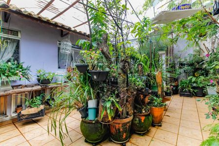 Casa à venda com 170m², 2 quartos e 2 vagasQuintal