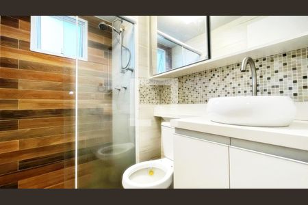 Banheiro de apartamento à venda com 2 quartos, 47m² em Jardim Las Vegas, Guarulhos