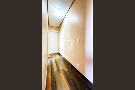 Apartamento à venda com 47m², 2 quartos e 1 vaga Apartamento à venda com 47m², 2 quartos e 1 vagaCorredor dos Dormitórios