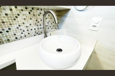 Banheiro de apartamento à venda com 2 quartos, 47m² em Jardim Las Vegas, Guarulhos