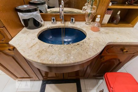 Casa à venda com 250m², 3 quartos e 3 vagas Casa à venda com 250m², 3 quartos e 3 vagasDetalhe banheiro