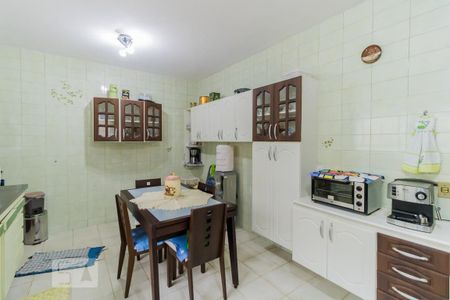 Casa à venda com 250m², 3 quartos e 3 vagas Casa à venda com 250m², 3 quartos e 3 vagasCozinha