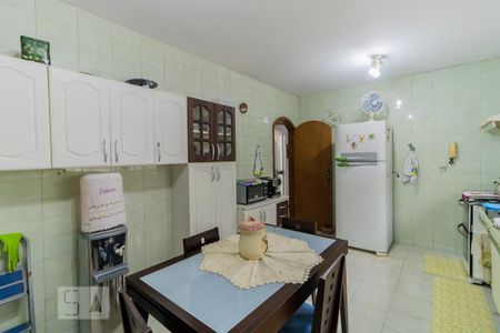 Casa à venda com 250m², 3 quartos e 3 vagas Casa à venda com 250m², 3 quartos e 3 vagasCozinha