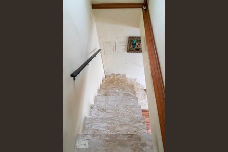 Casa à venda com 148m², 4 quartos e 2 vagasEscada