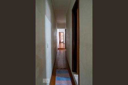 Casa à venda com 148m², 4 quartos e 2 vagasCorredor