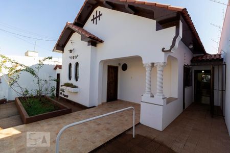 Casa para alugar com 300m², 3 quartos e 1 vagaFachada