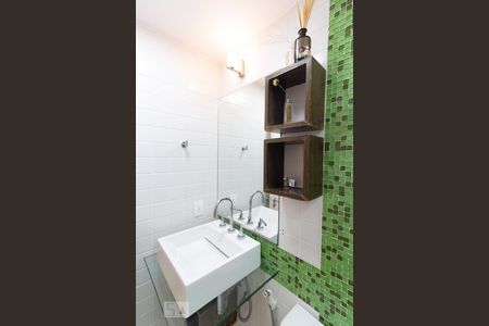 Apartamento para alugar com 70m², 2 quartos e 1 vaga Apartamento para alugar com 70m², 2 quartos e 1 vagaBanheiro social