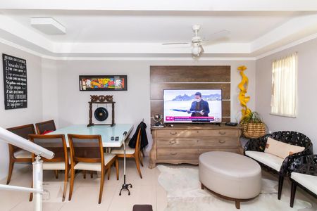 Sala de casa à venda com 3 quartos, 131m² em Vila Leonor, São Paulo