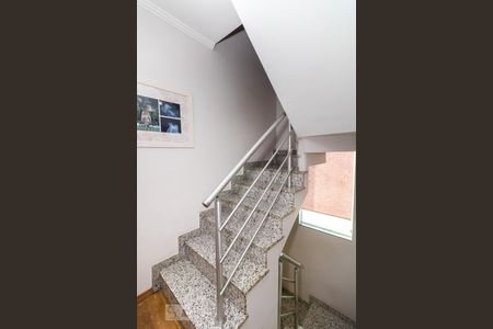 Casa à venda com 131m², 3 quartos e 2 vagasEscada