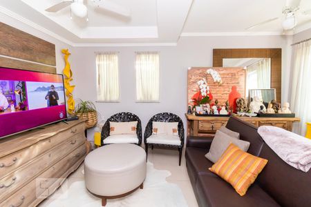 Sala de casa à venda com 3 quartos, 131m² em Vila Leonor, São Paulo