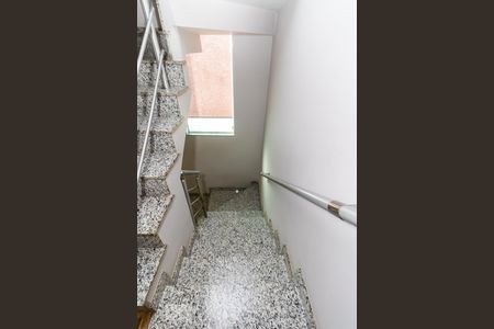 Casa à venda com 131m², 3 quartos e 2 vagasEscada