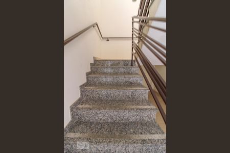 Casa de condomínio à venda com 40m², 1 quarto e 1 vagaEscada