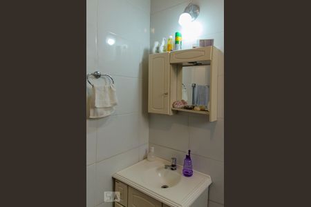 Detalhe banheiro de casa para alugar com 2 quartos, 84m² em Niterói, Canoas