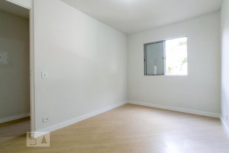 Quarto 2 de apartamento para alugar com 2 quartos, 53m² em Vila Iório, São Paulo