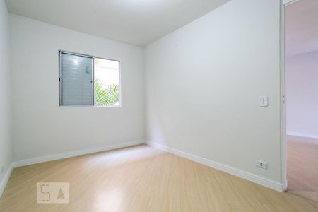 Quarto 1 de apartamento para alugar com 2 quartos, 53m² em Vila Iório, São Paulo