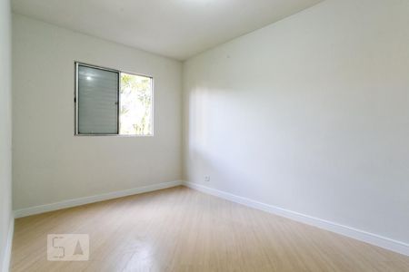 Quarto 2 de apartamento para alugar com 2 quartos, 53m² em Vila Iório, São Paulo