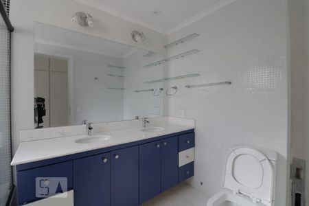 Apartamento à venda com 198m², 3 quartos e 3 vagasBanheiro da Suite 3