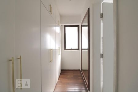 Apartamento à venda com 198m², 3 quartos e 3 vagasSuite 3 - closet