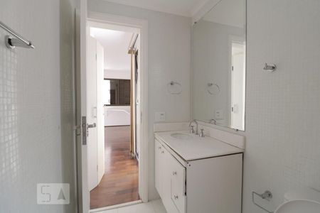 Apartamento à venda com 198m², 3 quartos e 3 vagasBanheiro da Suíte 1