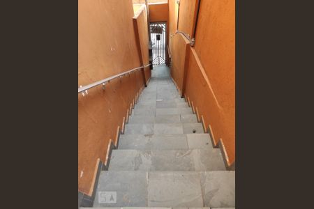 Studio para alugar com 40m², 1 quarto e sem vagaescada acesso casa