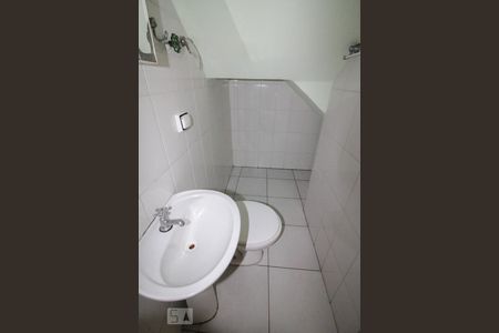 banheiro de kitnet/studio para alugar com 1 quarto, 40m² em Vila Palmeiras, São Paulo