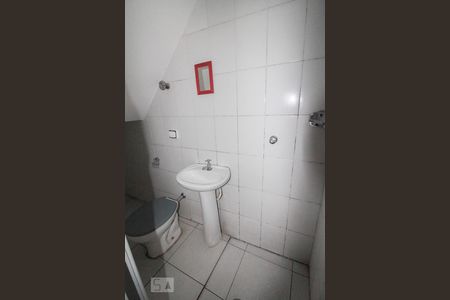 banheiro de kitnet/studio para alugar com 1 quarto, 40m² em Vila Palmeiras, São Paulo