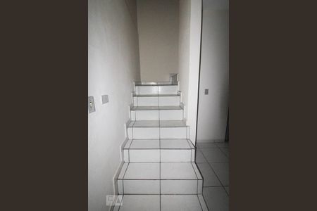 escada acesso dormitorio de kitnet/studio à venda com 1 quarto, 40m² em Vila Palmeiras, São Paulo