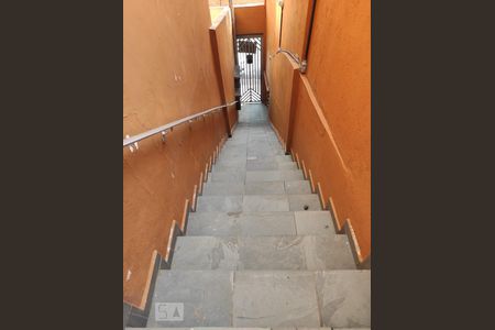 Studio para alugar com 40m², 1 quarto e sem vagaescada acesso casa