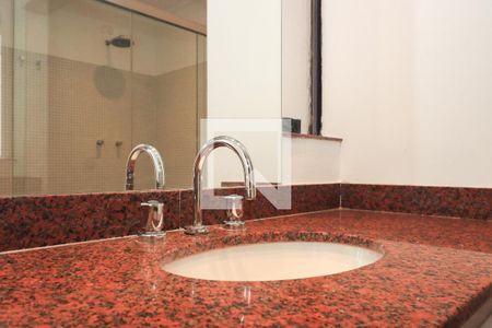 Apartamento para alugar com 369m², 4 quartos e 4 vagas Apartamento para alugar com 369m², 4 quartos e 4 vagasBanheiro da Suíte 1