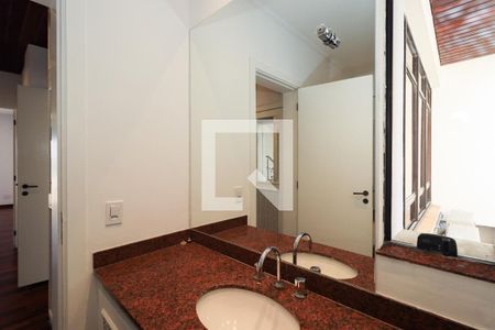 Apartamento para alugar com 369m², 4 quartos e 4 vagas Apartamento para alugar com 369m², 4 quartos e 4 vagasBanheiro da Suíte 1