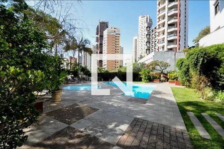 Apartamento para alugar com 369m², 4 quartos e 4 vagas Apartamento para alugar com 369m², 4 quartos e 4 vagasÁrea comum - Piscina