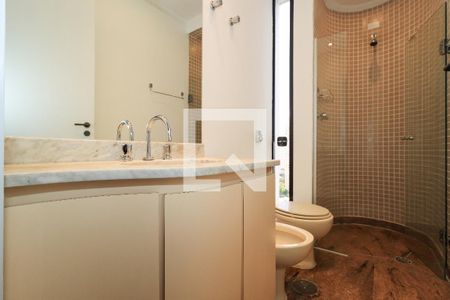 Apartamento para alugar com 369m², 4 quartos e 4 vagas Apartamento para alugar com 369m², 4 quartos e 4 vagasBanheiro