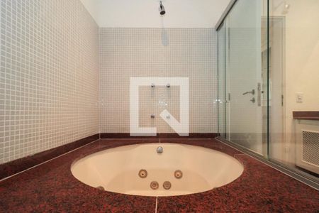 Apartamento para alugar com 369m², 4 quartos e 4 vagas Apartamento para alugar com 369m², 4 quartos e 4 vagasBanheiro da Suíte 1