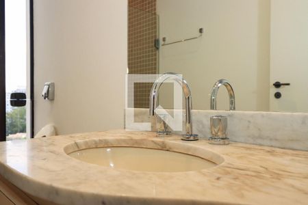 Apartamento para alugar com 369m², 4 quartos e 4 vagas Apartamento para alugar com 369m², 4 quartos e 4 vagasBanheiro da Suíte 2