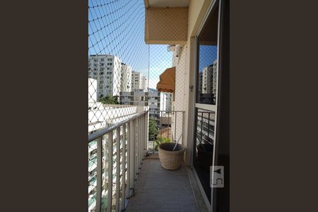 Apartamento à venda com 67m², 2 quartos e 1 vagaSala Varanda