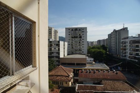 Apartamento à venda com 67m², 2 quartos e 1 vagaÁrea de Serviço Vista