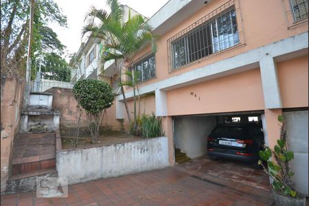 Casa à venda com 306m², 4 quartos e 4 vagasFachada