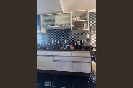 Apartamento à venda com 46m², 2 quartos e 1 vaga Apartamento à venda com 46m², 2 quartos e 1 vagaCozinha e Área de Serviço