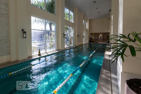 Apartamento à venda com 87m², 2 quartos e 2 vagasÁrea comum - Piscina aquecida